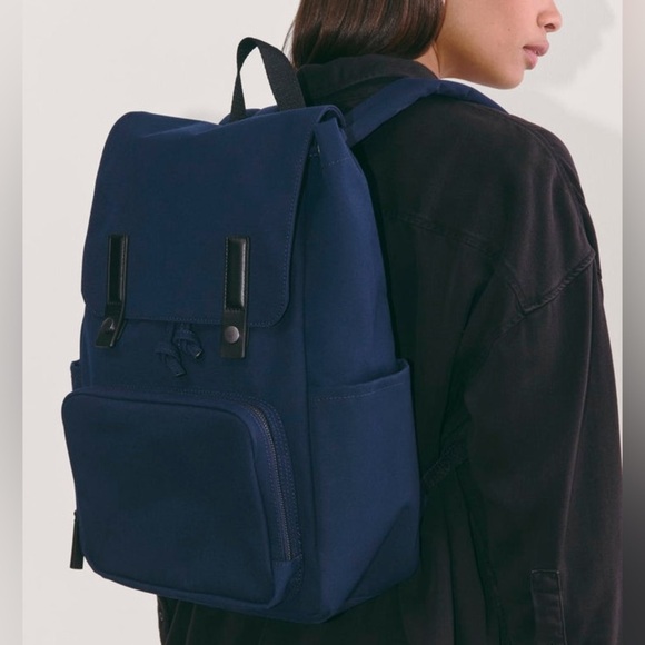 Everlane The Canvas Backpack in Navy Unisex - Picture 2 of 13